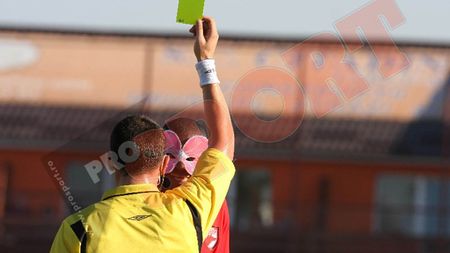 FOTO** N'Doye a primit galben pentru că s-a 'deghizat' în fluturaș :)