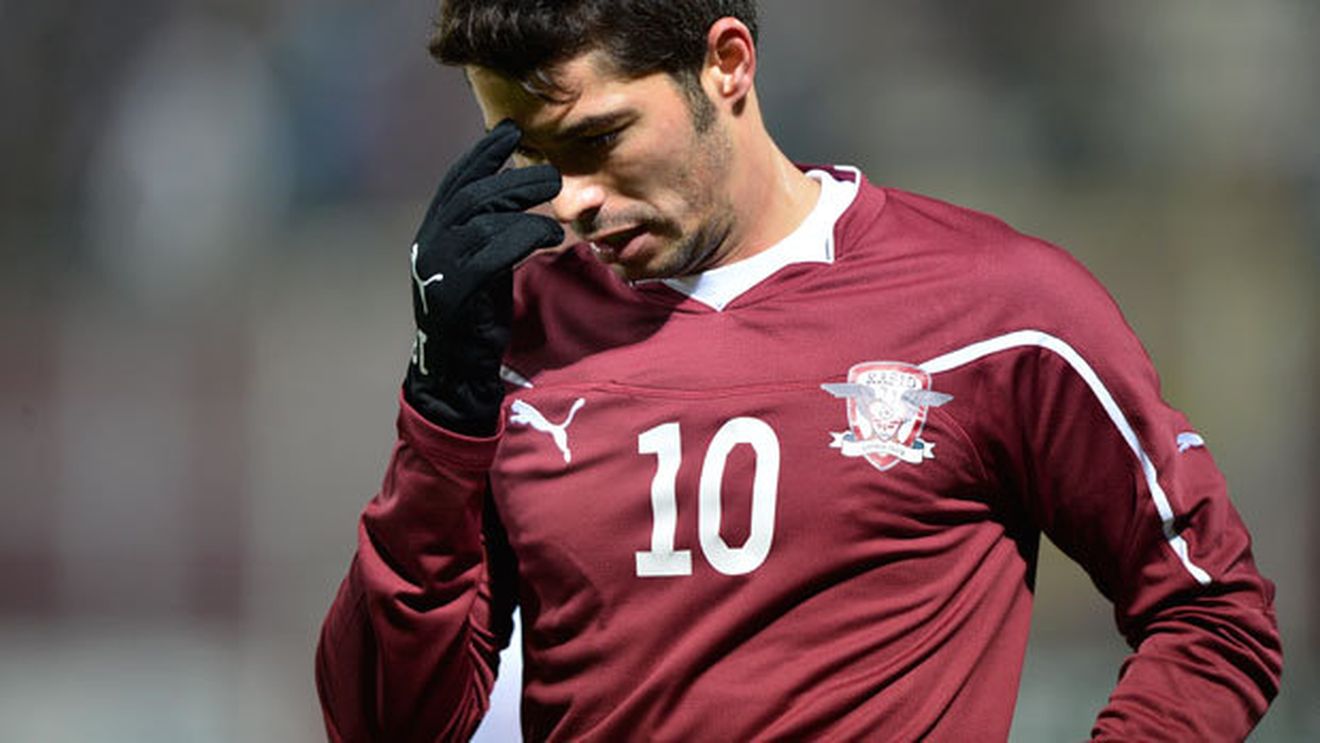 Rednic l-a aruncat în gura lupului!** Jucătorul spune că a făcut un gest nobil, conducerea Rapidului îl condamnă:** "Mai bine pleca, ne ajuta mai mult așa"