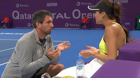 Sorana Cîrstea s-a enervat teribil pe propriul antrenor! Dialog incredibil în timpul meciului: „Zi-mi ceva dacă tot ai venit aici” | VIDEO