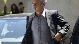 Spaniolii îi strică vacanța "galacticului" Mourinho!** Portughezul e urmărit de blestemul "tiki-taka" și în Singapore: a reacționat nervos când a auzit comparația asta