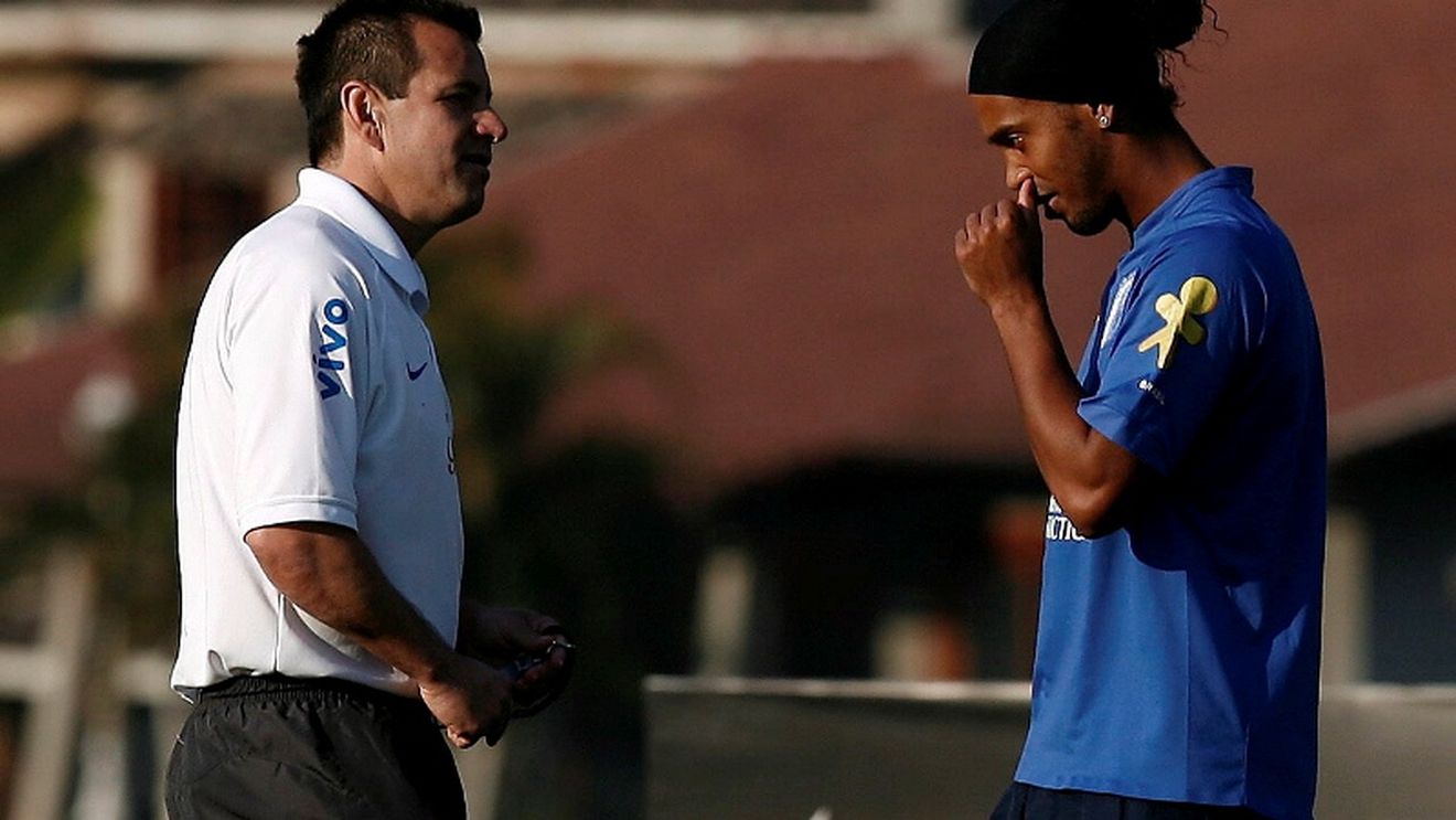 Dunga și Ronaldinho au fost fluierați de fani