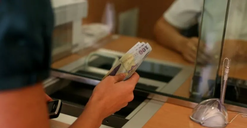 Cât au scăzut salariile în România din cauza pandemiei de coronavirus