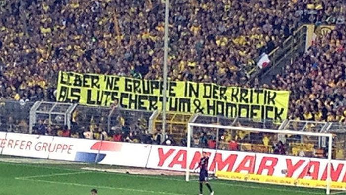 Varianta germană pentru '300 de spartani=150 de cupluri' **Dortmund le dă "ignore" fanilor: 3 ani de interdicție pentru un banner!