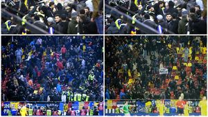 FOTO | FRF le-a interzis fanilor să intre cu mesaje, trei bannere au fost introduse în stadion. Cum s-au răzbunat suporterii pe umilința suferită la meciul cu Ungaria