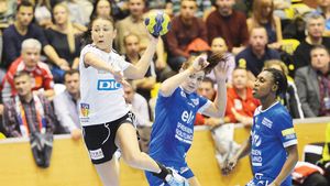 Oltchim e deja în semifinalele Ligii, dar poate da peste Gyor în "dubla" pentru finală