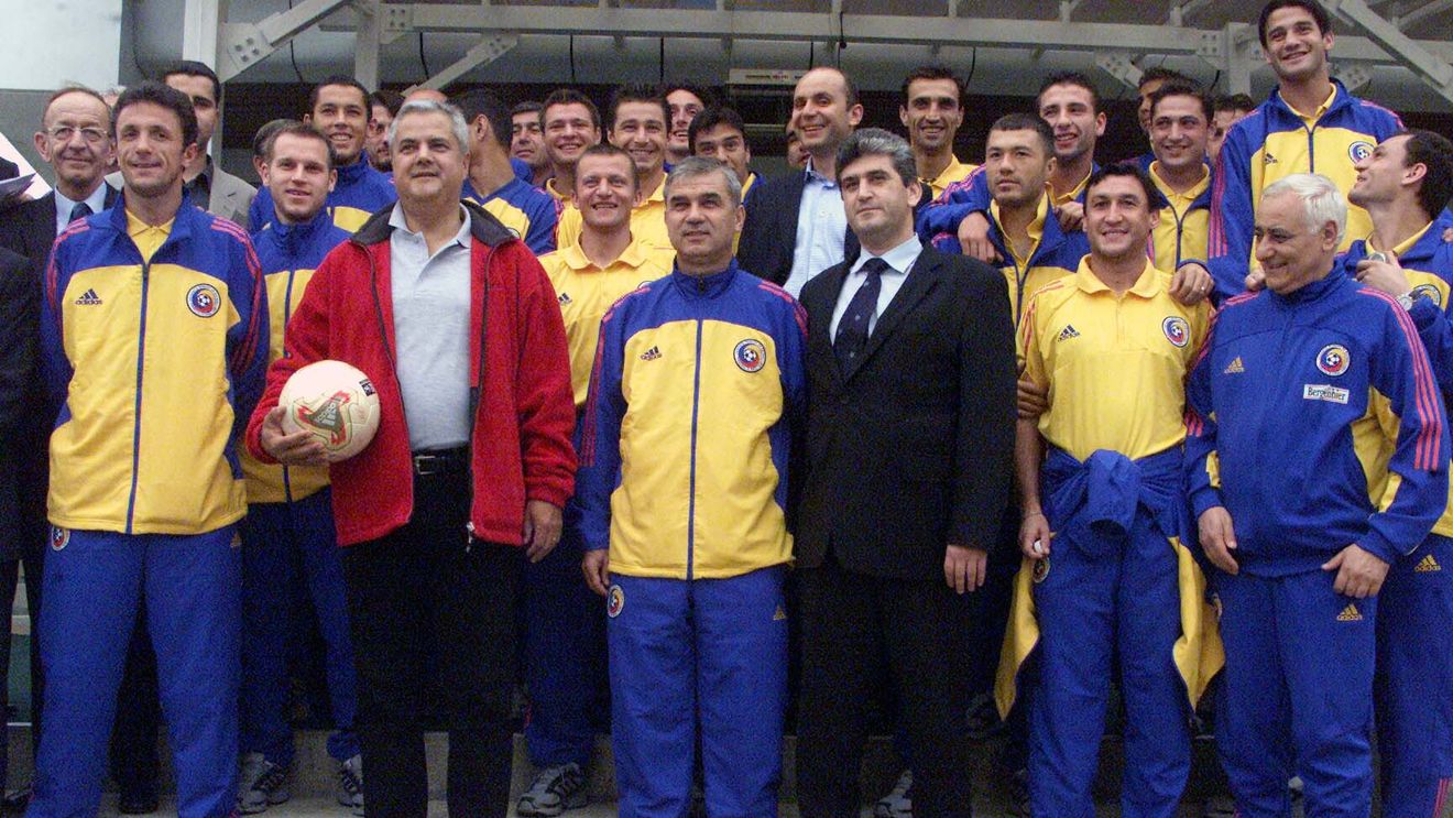 UNIȚI ÎN CUGET ȘI SIMȚIRI | Partidul îi urează succes selecționerului înaintea meciului cu Ungaria: "Să ne întoarcem victorioși!". Istoricul prieteniei politice dintre Iordănescu și Oprea, șeful UNPR