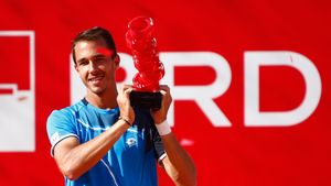 Povestea trofeului-coroană de la Năstase-Țiriac Trophy spusă de creatorul Ioan Nemțoi, omul cu lucrări expuse și la centrul McLaren