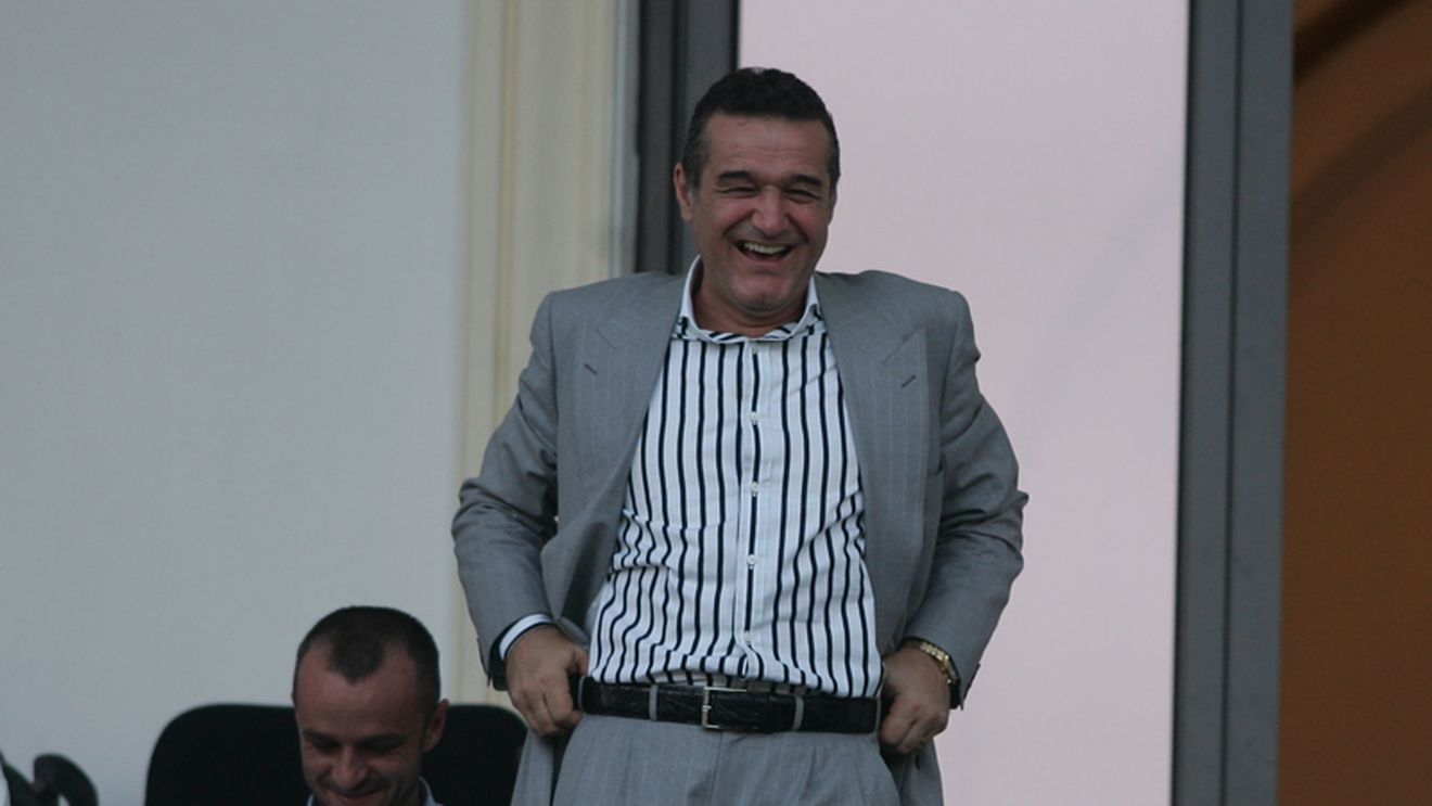 Gigi, atacat de toți:**"Adoră circul, mai are să-și dea pantalonii jos!"