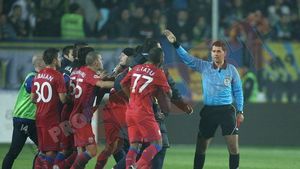 "Nu știu dacă la noi e ca în America,** unde ai dreptul să-l omori pe cel care te atacă" Ce spune arbitrul partidei de eliminarea celor 2 steliști
