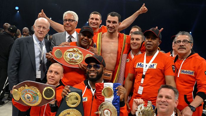 E INVINCIBIL!** Wladimir Klitschko l-a făcut KO pe Thompson și își păstrează centurile