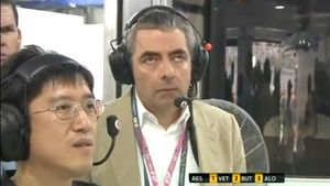 VIDEO** Să râdem cu Mr. Bean! :) Ce fețe a făcut actorul când Hamilton și Massa s-au ciocnit