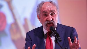 „Băi, Țiriac, eşti nebun?”. De ce nu vrea nimeni să ia „bijuteria” în care magnatul investeşte 7.500.000 de euro, deşi o dă cadou