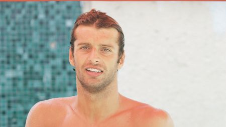 Este unul dintre înotătorii de top ai României, are doi sportivi la CM, dar federația îl ignoră: "Voi dormi în cort!"