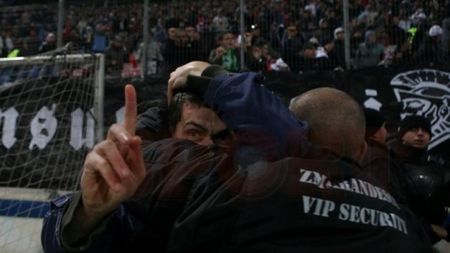 "Violențele criminale ale firmei de pază nu ne opresc! Protestăm ca la Munchen!"