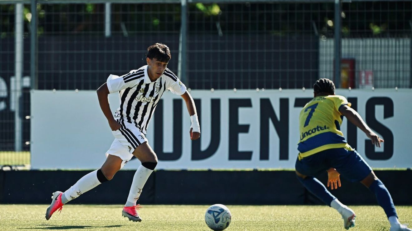Fundașul român de 17 ani a semnat cu Juventus Torino contract de seniori! „Are o chestie, dincolo de 1,90 m înălțime”. EXCLUSIV