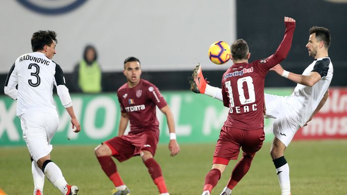 Nervi întinși la maxim la finalul partidei CFR - Astra! Campionii au strigat "blatiștii, blatiștii", giurgiuvenii nu au rămas indiferenți: "Dacă asta e campioana României, de aia nu ajungem să jucăm pe niciunde"