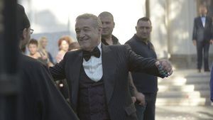 Gigi Becali „dă moda” în Superliga. L-a impresionat pe celebrul designer care a îmbrăcat nume celebre de la Hollywood. „El a adus trendul, e top! Jos pălăria în fața lui!”