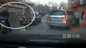 ATENȚIE, șoferi! Ultimul TRUC al hoților din trafic! Cum poți fi jefuit fără să-ți dai seama