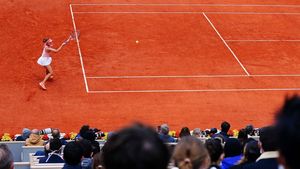 Jucătoare de tenis arestată la Roland Garros! Cum a trântit meciul contra a două românce | VIDEO