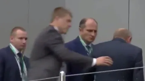 Putin, la un pas să facă o „baie” de șampanie. VIDEO | Hamilton nu a ținut cont cine se află lângă el și a declanșat sărbătoarea