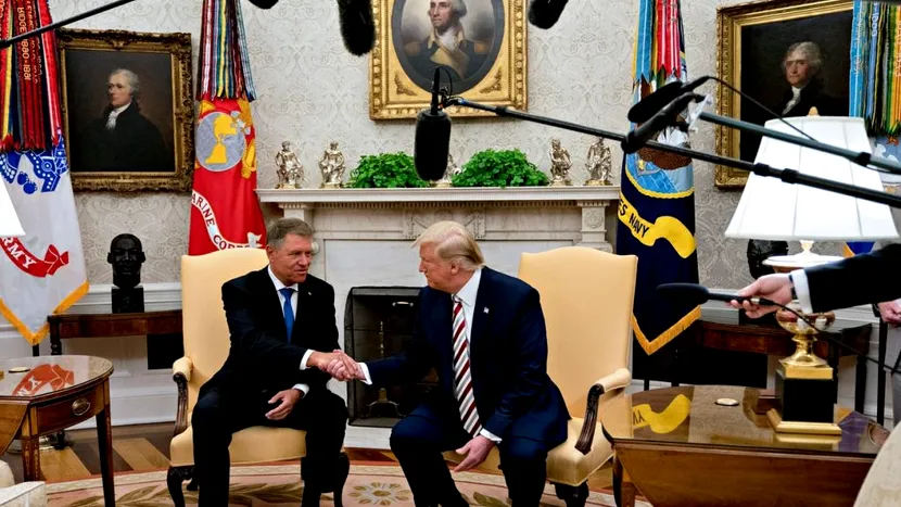 Ce cadou amuzant i-a oferit Donald Trump lui Klaus Iohannis, în timpul vizitei de la Casa Albă
