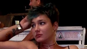 Românca ucisă în Italia a fost înmormântată. Misterul absenței tatălui campioanei de la funeralii