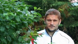 EXCLUSIV** "Am semnat în 2 minute cu Oțelul!" Cum a uitat Frunză de "farmecul vieții"