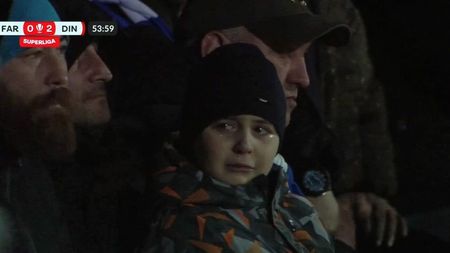 Imagini impresionante cu gestul de mare campion făcut de Gică Hagi, după ce un copil a izbucnit în lacrimi la Farul - Dinamo! Ce a putut să facă „Regele” pentru puștiul pe care campioana l-a „dat în urmărire”. VIDEO