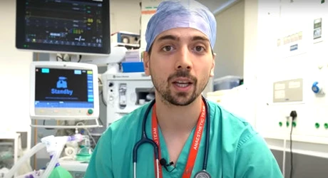 Cât câştigă un doctor rezident în România. Paul s-a întors în ţară din Irlanda: 