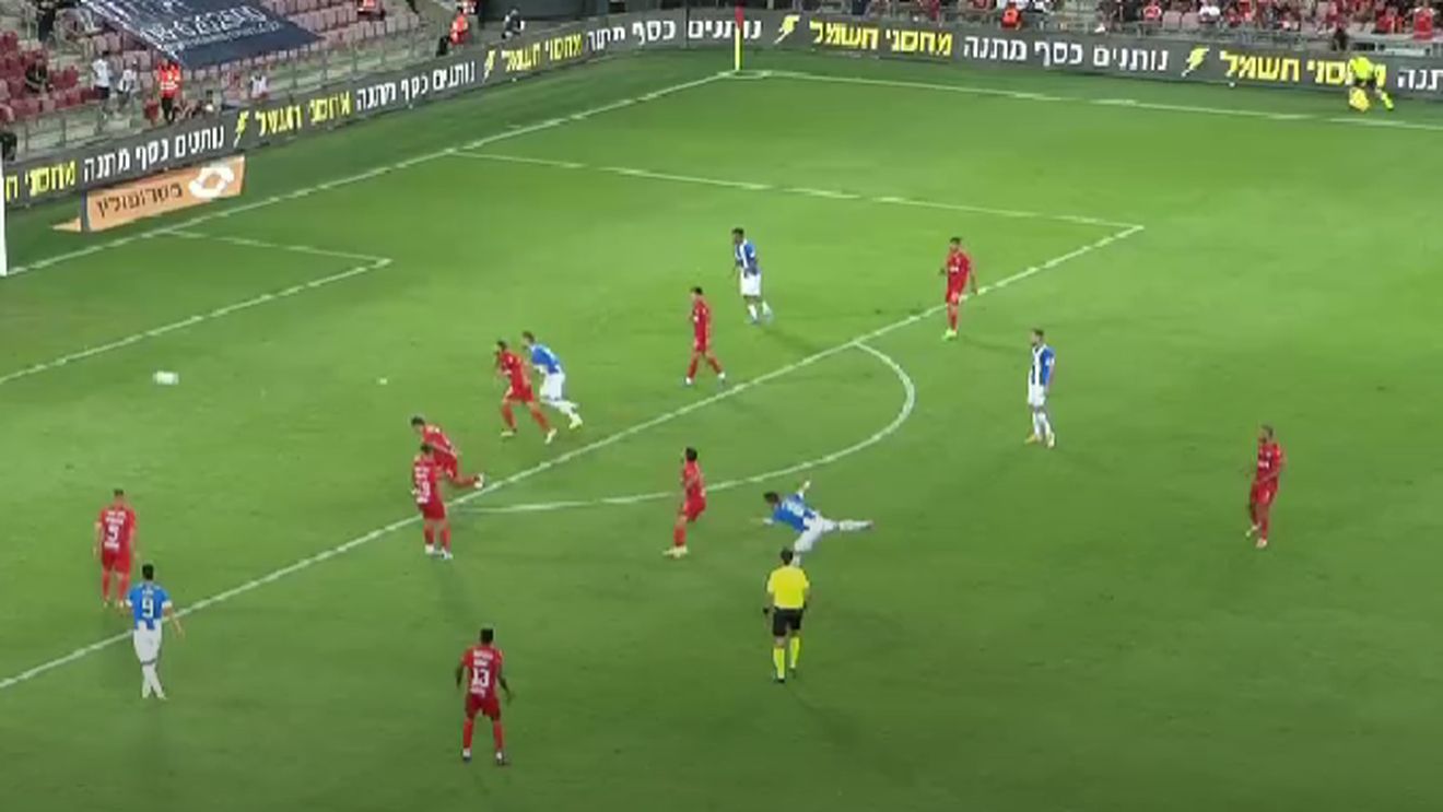 Alexandru Mateiu, aproape de un gol spectaculos la Beer Sheva! Optarul Universității Craiova, șut de mare efect de la 20 de metri | VIDEO