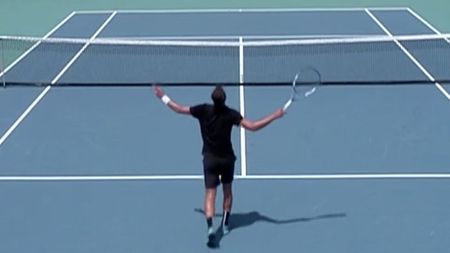 Un tenismen de top a luat-o razna la Miami: s-a bucurat pe teren deși a pierdut meciul! „Iau niște bani și plec" | VIDEO