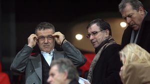 Becali își CONDAMĂ‚ echipa să facă spectacol!**  "Să știe toată lumea: dacă avem cea mai mică problemă cu Mioveni, la revedere!"