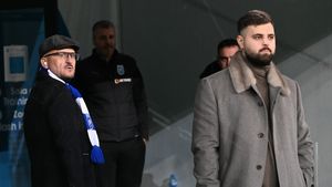 „Ne costă 2.000.000 de euro”. Adrian Mititelu şi fiul lui au început construcția unui bulevard nou în Craiova