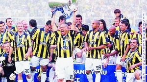 Turcia în pragul războiului: Galata cere pedepsirea lui Fener,** turcii și UEFA amână decizia