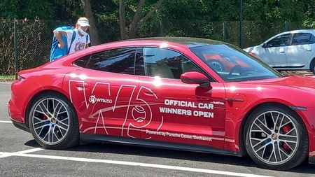 Jucătoarele au rămas fără cuvinte la turneul WTA de la Cluj! Ce bijuterii pe roți le așteaptă la ieșirea de pe teren, pentru a le transporta după meciuri | FOTO EXCLUSIV