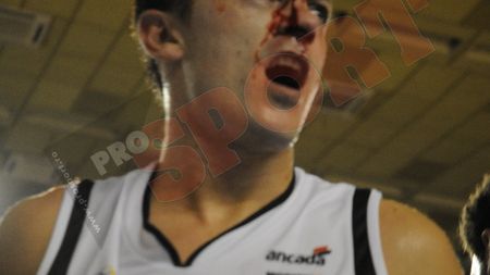 Le-au dat peste nas!