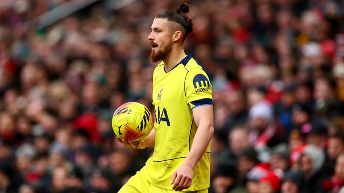Atletico Madrid îl poate scăpa pe Radu Drăgușin de marea problemă de la Tottenham. MARCA scrie de transferul lui Romero