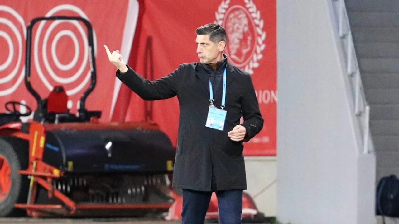 Florin Pîrvu se înclină în fața jucătorilor săi după FC Voluntari - Hermannstadt 1-0. „Au dat dovadă de sacrificiu, așa îi vreau mereu”