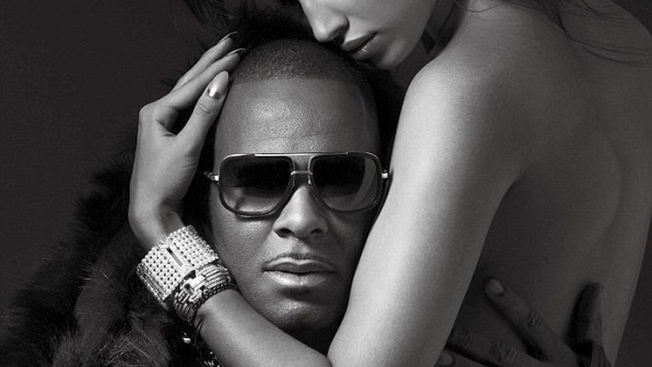 Pictorial incendiar cu Irina Shayk și R. Kelly. Iubita lui Ronaldo s-a dezbrăcat complet în fața aparatului foto