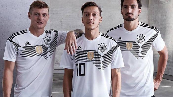 FOTO | Naționalele sponsorizate de Adidas și-au prezentat echipamentele pentru CM 2018! Modele retro, noua modă