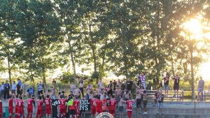 Suporterii Oțelului Galați, gazați la Sarichioi, în Cupa României, când au scandat „M... PSD". Un fan a ajuns la spitalul din Tulcea, sufocat. Printre victime, vicepreședintele oaspeților. Jandarmii: "Nimeni n-a fost rănit"