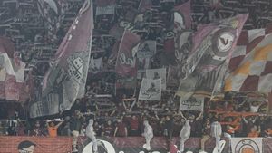 Duelul galeriilor la Rapid - FCSB, faza pe mesaje: „Singura voastră bătaie, 10 vs 2 chiuvete într-o baie” / „De Centenar vă dăruim un abecedar”