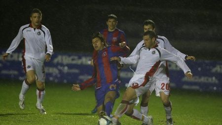 Atac de 10,** apărare de 4!