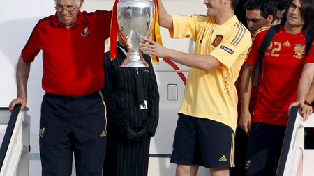 Suporterii spanioli: "Aragones, rămâi!"