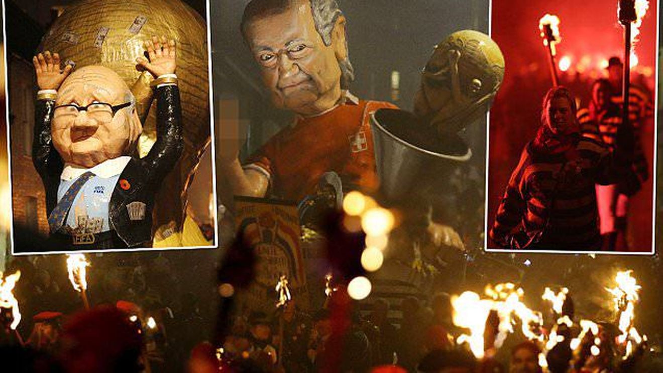 Englezii i-au dat foc lui Blatter într-un protest ritualic față de corupția FIFA. "Am vrut să-l ardem pe Putin, dar a căzut la vot" | GALERIE FOTO. Cine a mai ars de Bonfire Night