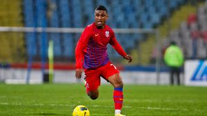 Tatu, luat peste picior de suporteri în fața celui mai mare fan al său:** "'Nea Gigi, mare fotbalist e ăsta"