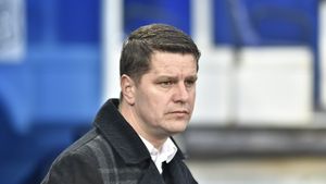 EXCLUSIV | "Cine ești tu, Stoicane, să faci ce vrei la echipă?". Scandal uriaș la CSM Poli Iași după ultimul meci. Ghete, sticle de apă și un scaun au zburat în vestiar după un conflict între Flavius Stoican și un jucător