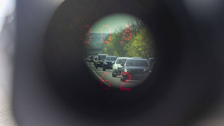 Un Opel Astra a fost prins de radar cu o viteză record de 696 km/h! Toți s-au întrebat cum a fost posibil să fie mai rapid ca un Bugatti: ce s-a întâmplat, de fapt