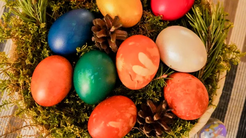 Ce simbolizează ouăle roșii de Paște. Ce a făcut Maria Magdalena când a anunțat că Hristos a înviat