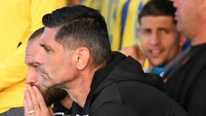 Talismanul lui Florin Pîrvu. Gestul pe care antrenorul Petrolului îl face după fiecare meci. FOTO